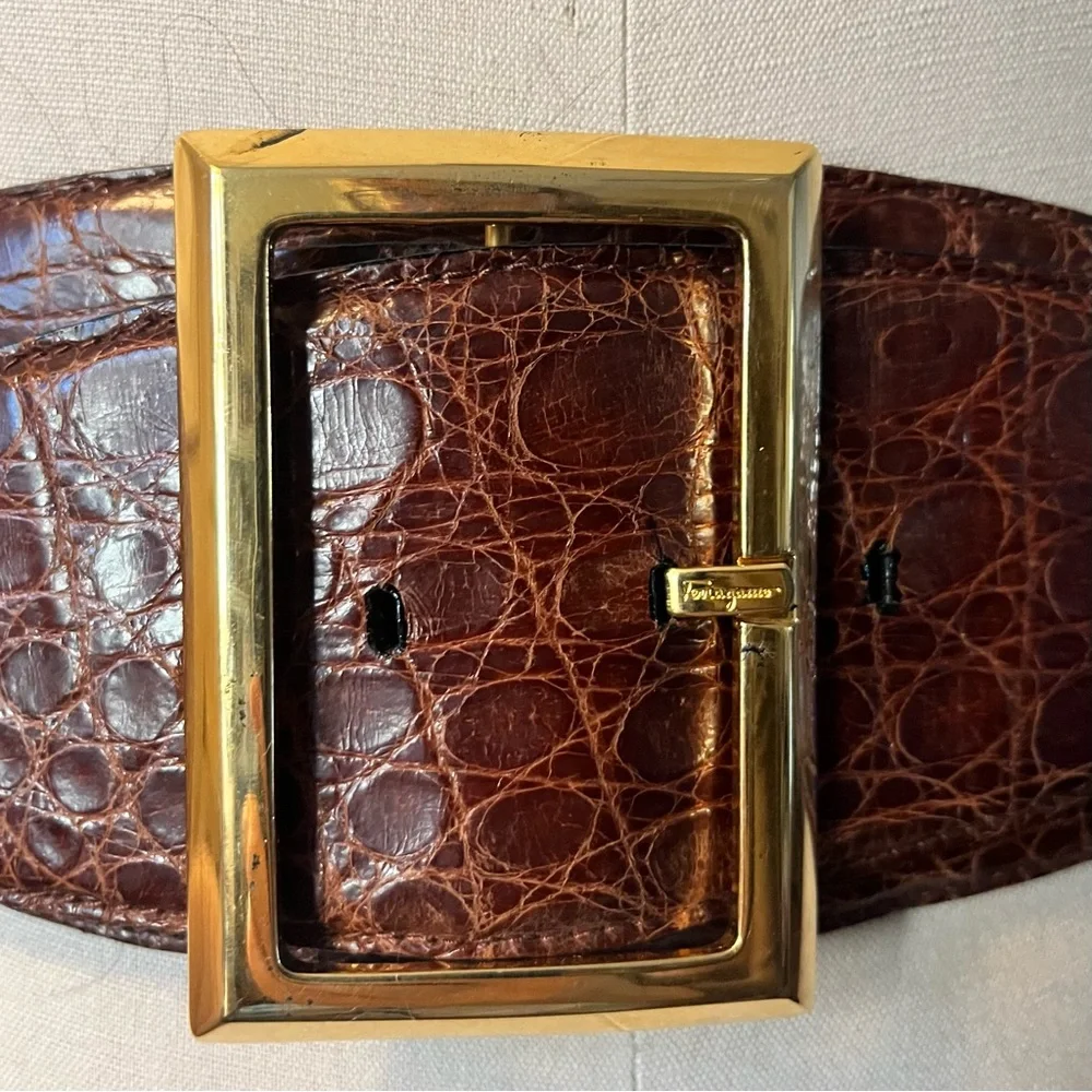 Salvatore Ferragamo Brown Croc-Embossed Leather Belt with Gold Buckle - Picture 2 of 7